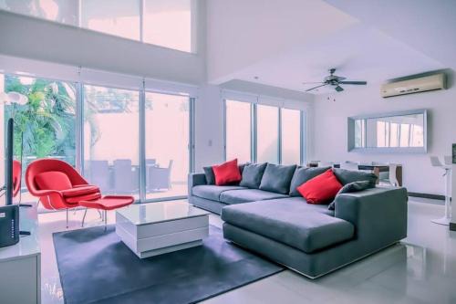 Área de la calle 12 Apartamento | Luxury 2be/2.5ba apartment on 12 Street (100mbps wifi+pool+gym)