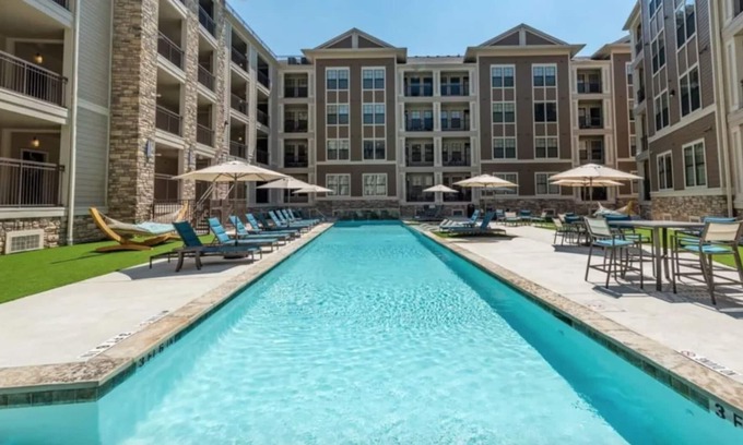 Lazybrook/Timbergrove Apartamento | Luxury 2Bed2Bath Apt in the Heart of Houston Heights! Slps5. Pool🏊‍♀️👙🏋️‍♂️☕️🍗✍️🚲🛒🐕📺🦽🌃🎉📬🔐