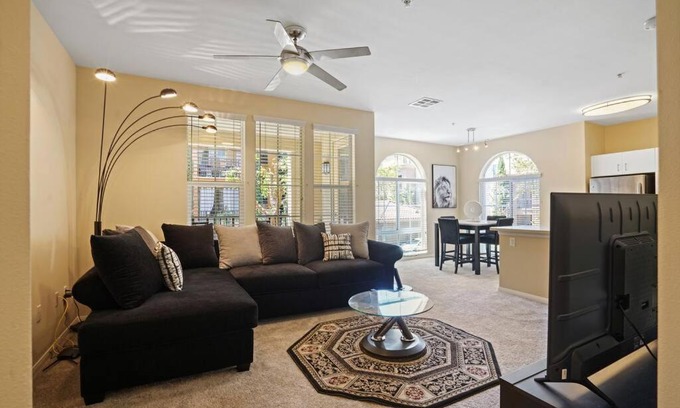 Orange Apartamento | Luxury 2BR/2BA!5Min to Disney! Angelstadium! HondaCenter.