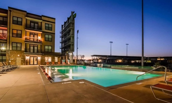Lawrenceville Apartamento | Luxury 2BR 2BA w/ Amenities Shopping & Views