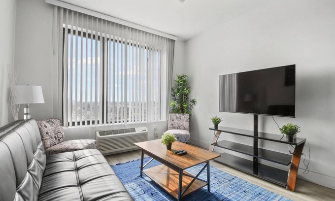 Elizabeth Apartamento | Luxury 2BR 30 Mins to Manhattan Evonify