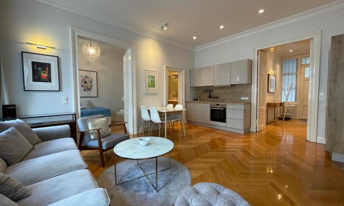 Neubau Apartamento | Luxury 2BR Apartment Neubaugasse