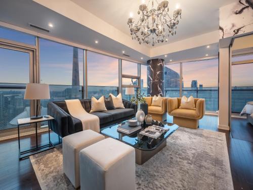 Toronto Entertainment District Apartamento | Luxury 2Br Condo Entertainment District Downtown CN Tower View Balcony Pool & Hot Tub
