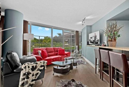 Crosstown Apartamento | Luxury 2BR Designer Apartment - Prime Downtown Location!