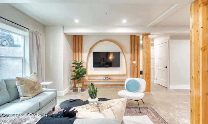 Mississippi District Apartamento | Luxury 2BR Mississisppi Home 95 WalkScore