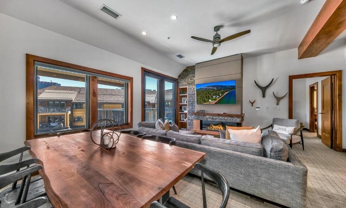 Lakeside Park Apartamento | Luxury 2Br Residence steps from Heavenly Village & Gondola condo