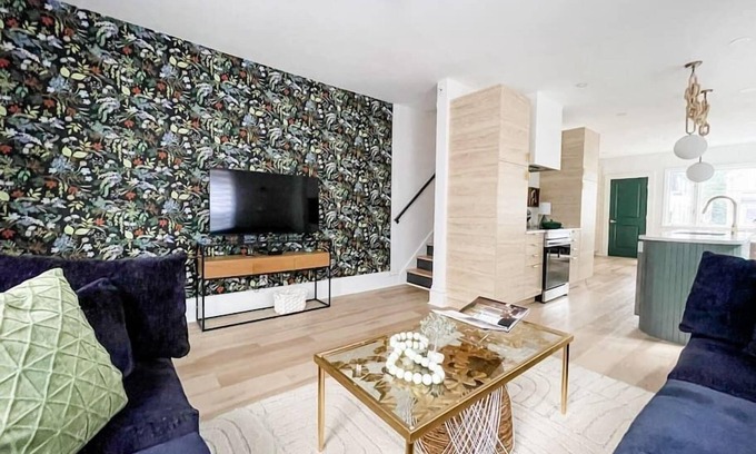 Rochester Casa | *Luxury 3 Bed 2.5 Bath / Prime Park Ave. Location*