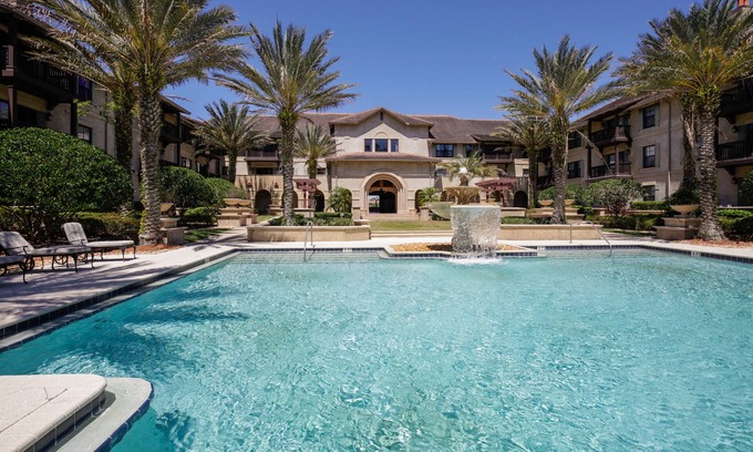 St. Augustine Condominio | Condominio de lujo en World Golf Village. Comunidad cerrada en hermosa zona boscosa.