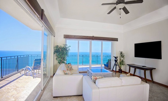 Cerro Plano Condominio | Luxury 3 Bedroom/3.5 Bath Condo overlooking Jaco Beach.