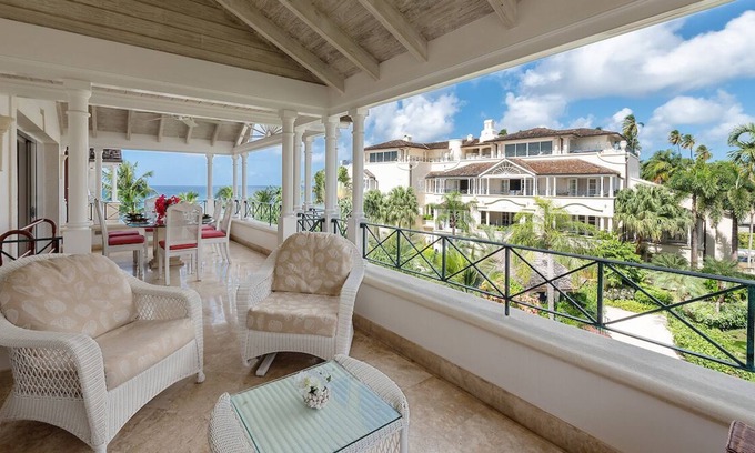 Schooner Bay Apartamento | Luxury 3-bedroom beachfront penthouse