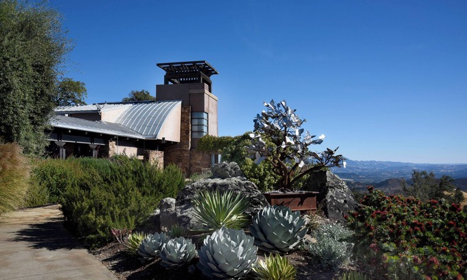 Cazadero Casa | Luxury 3-bedroom Estate surrounded by a 20-acre vineyard and 30-mile views.