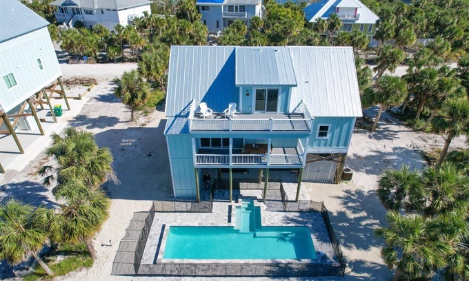 Palm Island Casa | Luxury 3 Bedroom home on deep water canal!