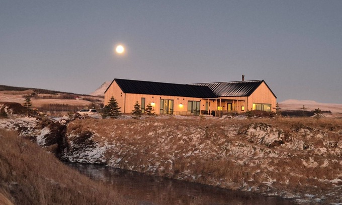 Hvolsvollur Casa | Luxury 3-bedroom Villa with exceptional view