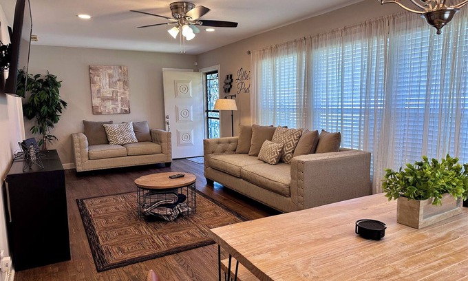 Murfreesboro Casa | Luxury 3 BR/1 BA Home 3 Minutes to Downtown Murfreesboro & 5 Minutes to MTSU