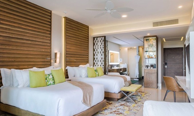 Puerto Juárez Complejo | Luxury 3-BR ocean front resort with fitness room, spa, restaurants in Cancún