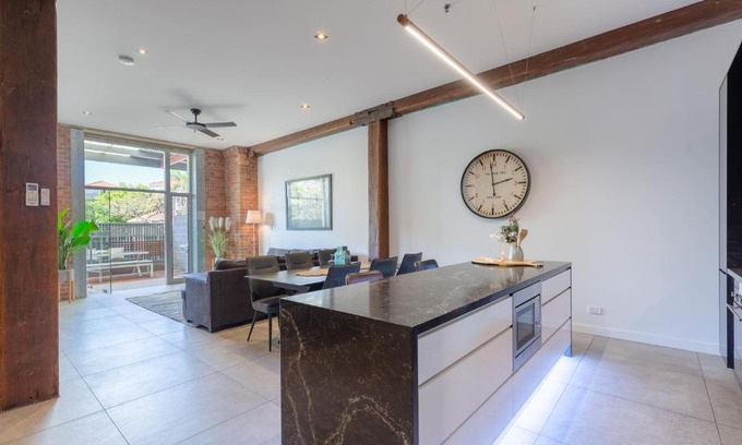 Teneriffe Apartamento | Luxury 3 brm 2 bath Woolstore apt with Courtyard
