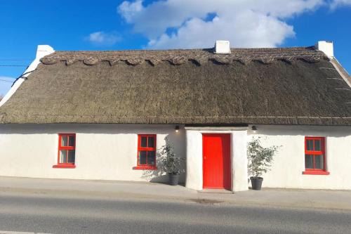 Burrow Casa | Luxury 300yr old Irish thatch cottage close to sea