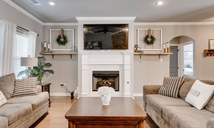 Conway Casa | Luxury 3bd 2 bath Villa - Downtown/Coffee Bar/Indoor Fireplace/Pergola
