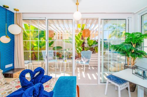 Palm-Mar Apartamento | Luxury 3bd villa with premium amenities, jacuzzi, private parking