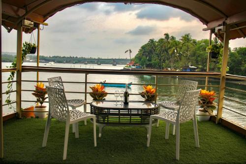 Chopdem Alquiler De Eote | Luxury 3BHK Floating Villa in North Goa