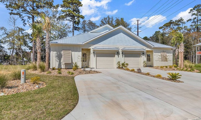 Murrells Inlet Casa | Luxury 3BR/2BA getaway in Murrells Inlet with Pool! Pet friendly, fenced in!
