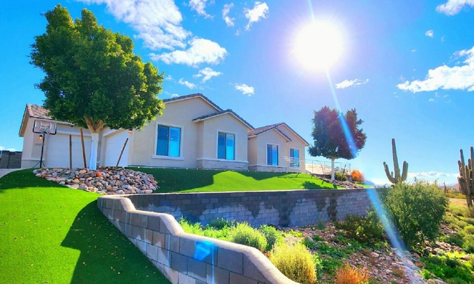 Peoria Casa | Luxury 3BR 3BA Villa, Private Pool, Pet Friendly*, Indoor Fireplace, 1.25 Acres
