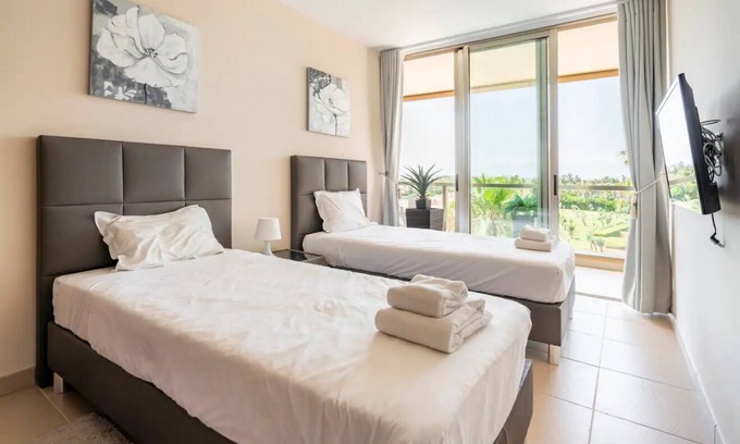 Armacao de Pera Apartamento | Luxury 3BR 7 pools Beach 200 m