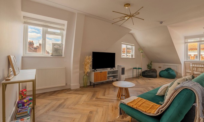 Roxeth Apartamento | Luxury 3BR Apartment Family Comfort & Style