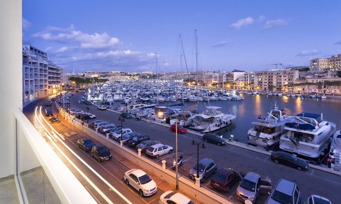 Ta' Xbiex Apartamento | Luxury 3BR Apartment with Marina Views