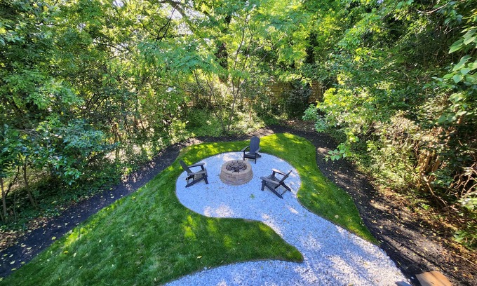 Villa Heights Cabaña | Luxury 3BR House in Charlotte