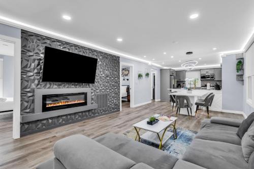 Villa Heights Casa | Luxury 3BR House in Charlotte