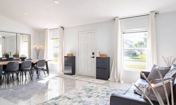 Winter Garden Casa | Luxury 3BR King/Queen Free Parking Near Disney