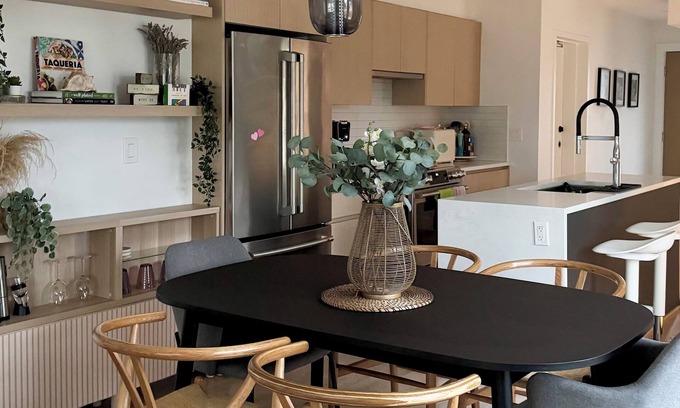 North Vancouver Casa | Luxury 3BR Townhome Garage A/C 3+ Month Stay