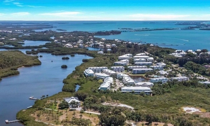 Cape Haze Casa | Luxury 3BR Townhome - 10 min from Beach - 2 Master Suites - Private Elevator