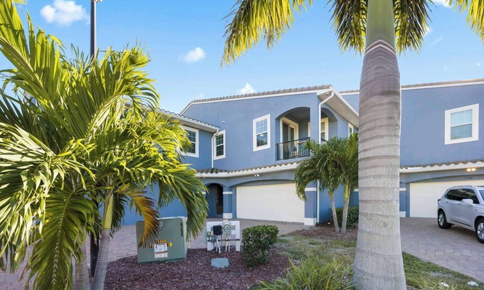 Ocean Side Village Casa | Luxury 3BR Townhome: Walk to Beach + Pool Access!