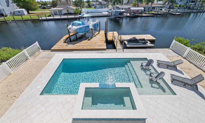Hernando Beach Casa | Luxury 3BR Waterfront Escape and Boaters Dream w/ Heated Pool, Jacuzzi & Private Dock – Gulf Access!