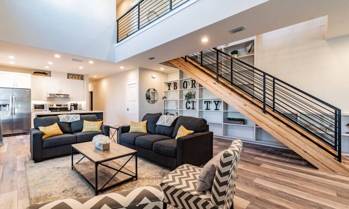 East Ybor Casa | Luxury 3BR Ybor City Townhouse Near 7th