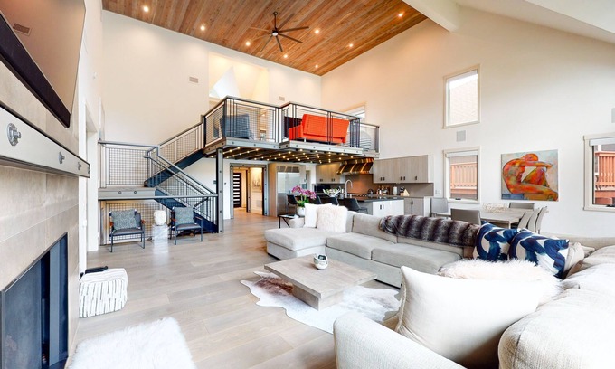Cedar Glen Casa | Luxury 4,400-square-foot, lakefront home with heated driveway and two decks