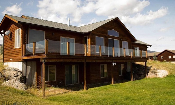 Emigrant Villa | Luxury 4 bed/ 3 bath villa, 30 min to Yellowstone Park