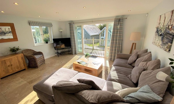 St Austell Villa | Luxury 4 bed detached villa, minimum 3 bathrooms, large open plan lounge/kitchen/dining area.