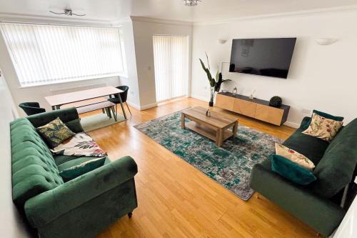 Eastbrook Casa | Luxury 4-Bed House in Dagenham, United Kingdom