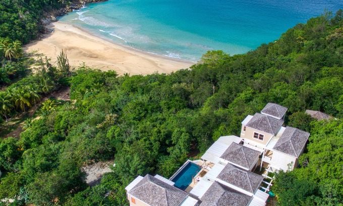 East End Villa | Villa de lujo de 4 dormitorios, junto a la playa, piscina infinita de 30 ', bañera de hidromasaje, gimnasio.