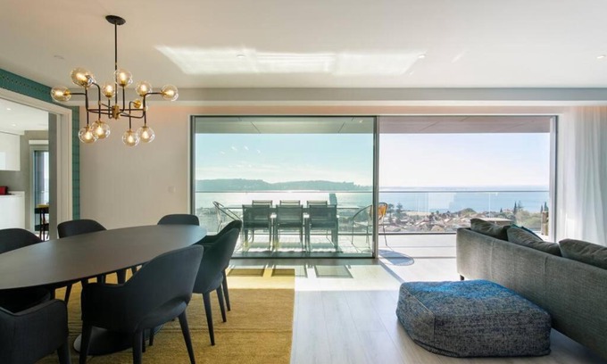 Alges Apartamento | Luxury 4 bedr Flat w/PANORAMIC Views & Pool!