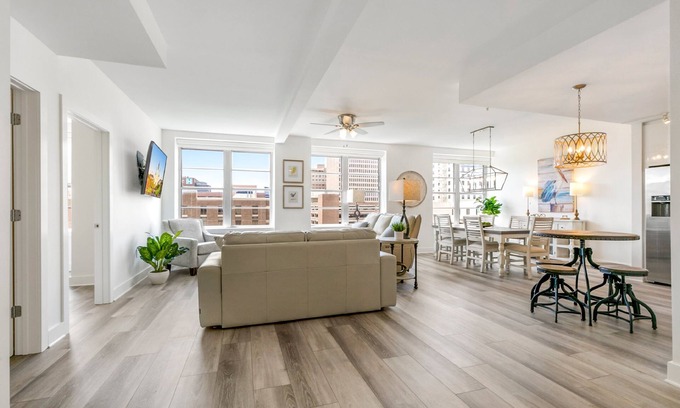 Central Business District Apartamento | Luxury 4 bedroom Condo Short Walk to Bourbon Street