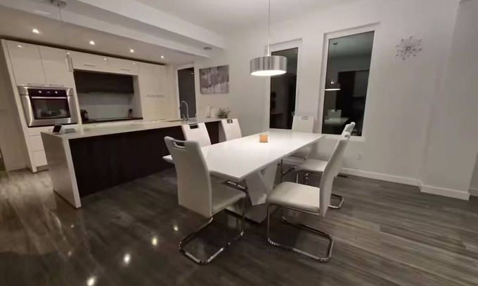 Steinbach Casa | Luxury 4 Bedroom Home