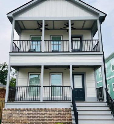 Augusta Casa | Luxury 4 Bedroom Home and private deck by MCG 6