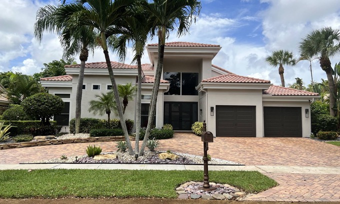 Boca Raton Casa | Casa de lujo de 4 dormitorios en el centro de Boca Raton en la hermosa comunidad.
