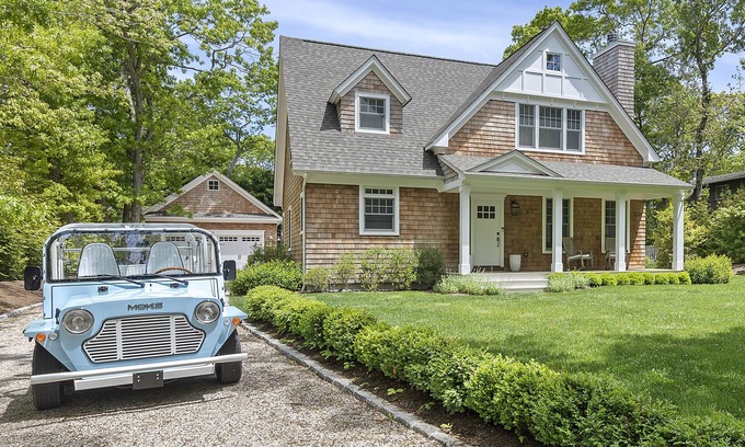 Clearwater Beach Casa | Luxury 4-bedroom in East Hampton [w/private beach]