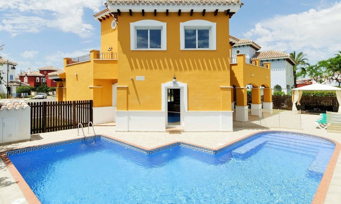 Torre-Pacheco Villa | Villa de lujo de 4 dormitorios, gran piscina climatizada, jacuzzi integrado