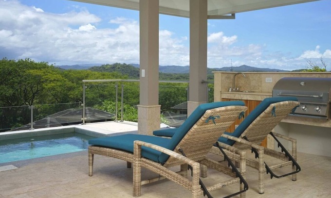 Playa Langosta Villa | Lujo de 5 habitaciones con vistas de clase mundial en la lujosa comunidad frente al mar / Beach Club